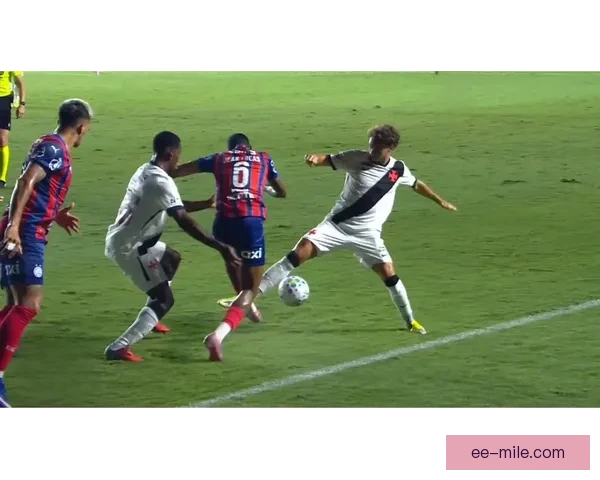 马纳法加盟申花后展现右边路强大攻防实力成为球队新亮点